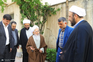 کاشت نهال توسط آیت الله العظمی جوادی آملی در هفته درختکاری