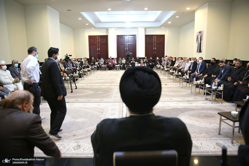 دیدار جمعی از نمایندگان پیروان ادیان الهی با سید حسن خمینی