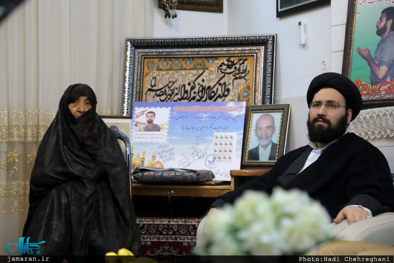 دیدار سید علی خمینی با خانواده شهیدان مهدی زین الدین و محمد جواد دل آذر