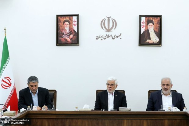 عارف: حل مساله آب نیازمند تصمیمات و اقدامات ملی است/ دولت‌ها و حاکمیت موظف به تأمین آب شرب مورد نیاز مردم هستند - تاکید معاون اول رئیس‌جمهور بر اجرای دقیق مصوبات شورای عالی آب از جمله جلوگیری از برداشت‌های غیرمجاز/ ضرورت حمایت‌های لازم از کشاورزان