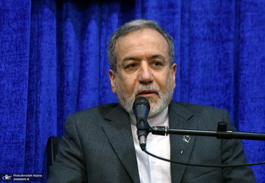 عراقچی: سفر «پزشکیان» به چین یکی از رویدادهای مهم در تاریخ روابط دو کشور است/ هر کاری را برای جلوگیری از [فعال‌سازی اسنپ‌بک] انجام خواهیم داد/ شایعه لغو عضویت ایران در شانگهای بی اساس است/ تهران از مذاکره ترسی ندارد و اگر لازم باشد از جنگ هم ترسی ندارد