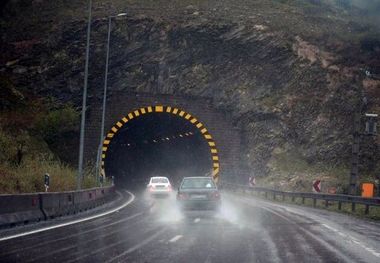 بارش پراکنده باران برخی جاده‌های کردستان را فرا گرفته است