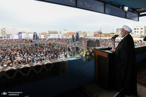 رئیس جمهور در جمع پرشور مردم در استادیوم تختی گنبد کاووس