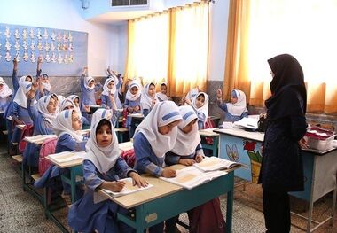 کمبود معلم مدارس تیران و کرون با بکارگیری بازنشسته‌ها رفع شد