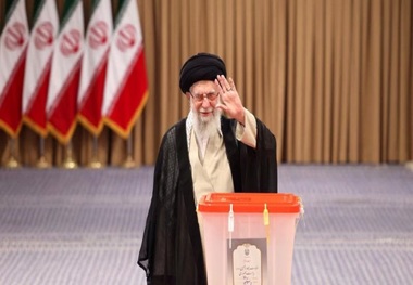 Leader hails people's participation in Iran's presidential runoff vote