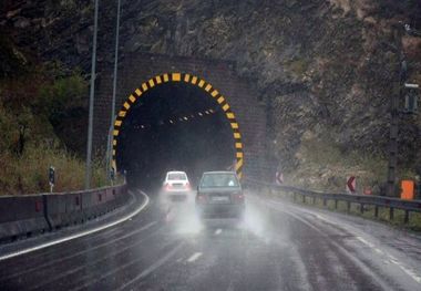 جاده های مناطق شمالی ایلام لغزنده است