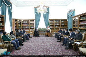 دیدار فرزندان شهدا و ایثارگران با فرمانده پدران خویش در دفاع مقدس