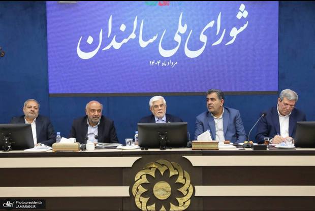 عارف: باید راهبرد عزت، منزلت و کرامت را در برخورد با سالمندان در جامعه دنبال کنیم/ در شعار اعلام می کنیم مردم صاحب انقلاب هستند اما باید در عمل دو طرف وظایف خود را انجام دهند/ باید احترام به سالمندان در فرهنگ ایرانی و اسلامی، احیا و تقویت شود