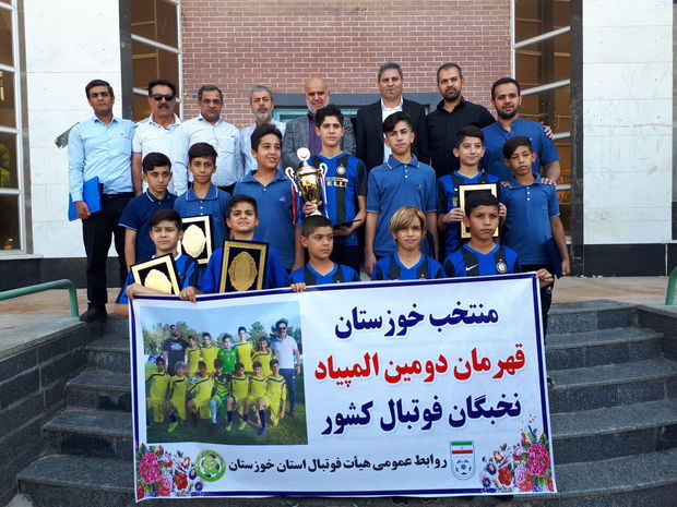 بازیکنان و کادر فنی تیم المپیاد فوتبال خوزستان تجلیل شدند
