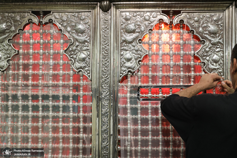 غباروبی ضریح مطهر حضرت عبدالعظیم حسنی (ع) و امام زاده حمزه (ع)