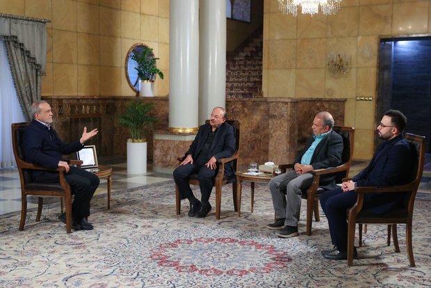 گفتگوی پزشکیان درباره مذاکرات ایران و آمریکا و وقایع دی‌ماه ۱۴۰۴