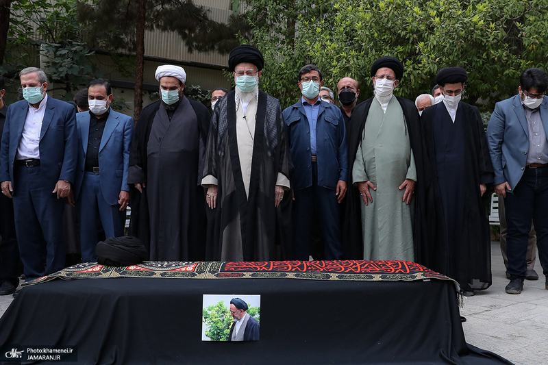 اقامه نماز رهبر معظم انقلاب بر پیکر حجت‌‌‌الاسلام و المسلمین سید محمود دعایی