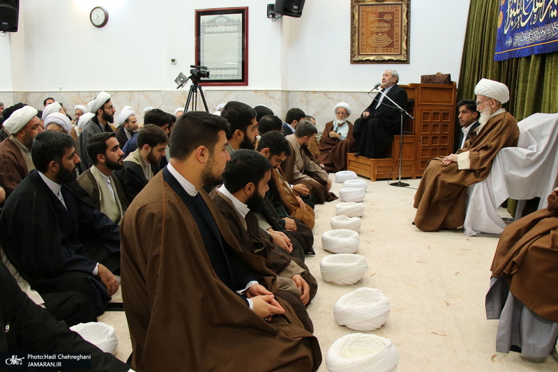 عمامه گذاری طلاب در روز عید مبعث توسط مراجع عظام تقلید‎‎