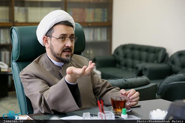 رونمایی از کتاب خاطرات حجتی کرمانی و بی آزار شیرازی با حضور یادگار امام
