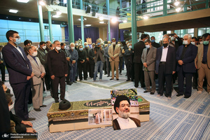 مراسم تشییع حجت الاسلام و المسلمین محتشمی پور در حسینیه جماران