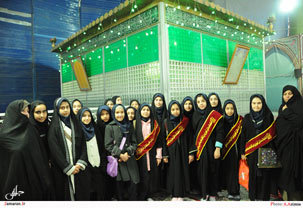 بازدید جمعی از دانش آموزان شاهد از حرم مطهر امام خمینی(س)