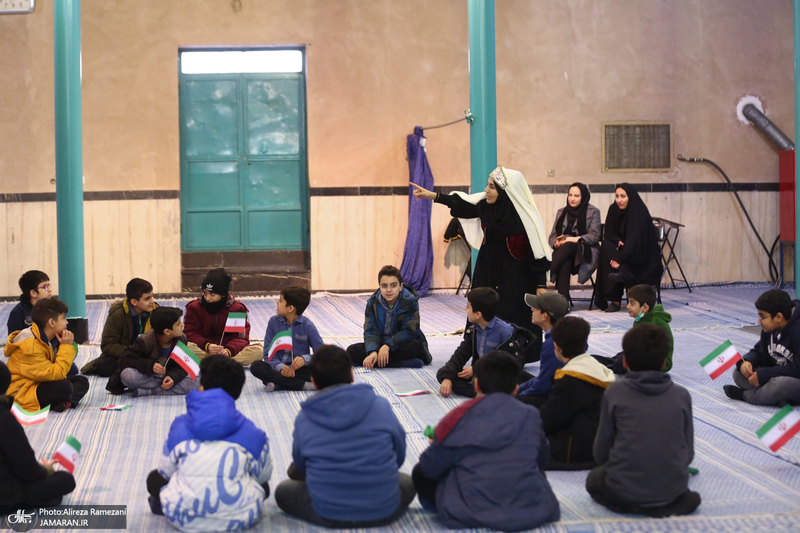 بازدید اقشار مختلف مردم از بیت امام خمینی (س) در جماران-4