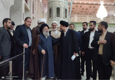 حضور آیت الله موسوی جزایری در حرم امام خمینی (س)