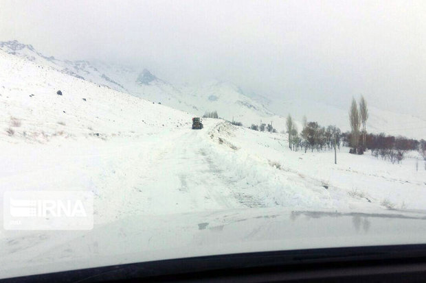 برف راه ۱۴۰ روستای کردستان را مسدود کرد