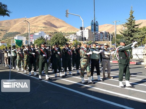 آیین رژه نیروهای مسلح در کردستان برگزار شد