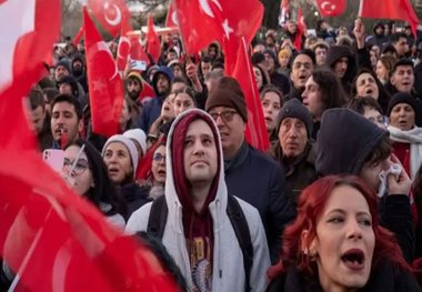 ادامه اعتراضها در ترکیه؛ مخالفان اردوغان عقب نشینی نمی کنند
