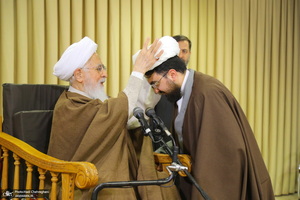عمامه گذاری طلاب توسط مراجع اعظام تقلید در روز میلاد امام علی (ع)‎
