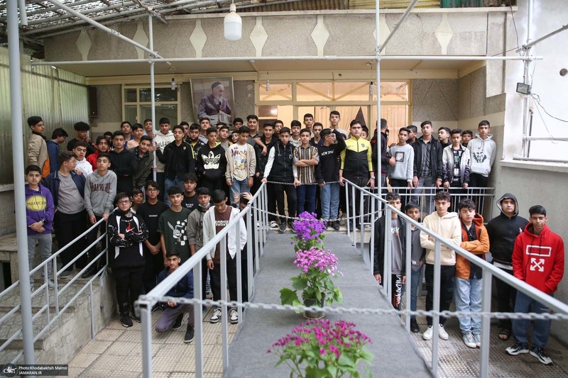 بازدید جمعی از دانش آموزان و توریست ها از جماران