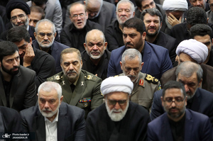 اقامه نماز رهبر معظم انقلاب بر پیکر رئیس جمهوری و یارانش