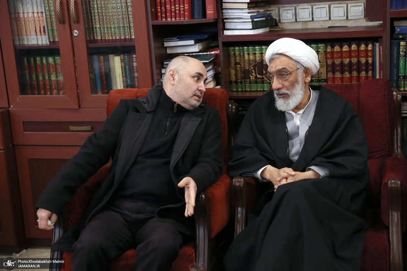 حضور جمعی از شخصیت های سیاسی در منزل مرحوم آیت الله موسوی بجنوردی (ره) -3