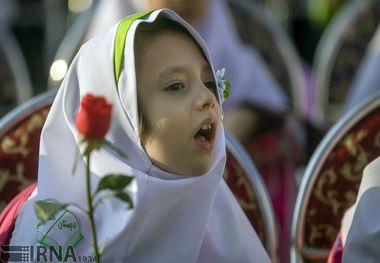 جشن شکوفه‌ها در۳۶۰۰ مدرسه ابتدایی سیستان و بلوچستان برگزار شد