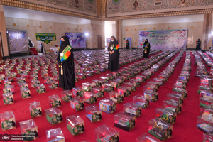 مراسم اهدای 2313 سری جهیزیه در جوار حرم امام خمینی(س)