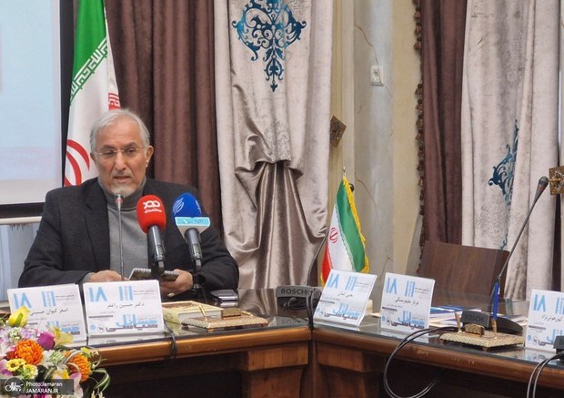 راغفر:هزینه هر تمرین تیم فوتبال در ایران ۴۰ میلیون تومان است/ تنها گروه اندکی از منافع فوتبال ایران بهره‌مند می‌شوند/ قرارداد دو میلیون یورویی برای مربی ۶۰۰ هزار دلاری نشانه‌ای از فساد گسترده در فوتبال ایران است