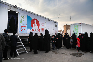 ویزیت رایگان مردم جهت پیشگیری از کرونا در مناطق محروم قم + تصاویر