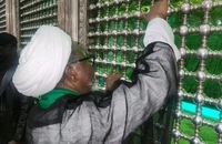 حضور شیخ ابراهیم زکزاکی در حرم مطهر امام خمینی (س) (2)