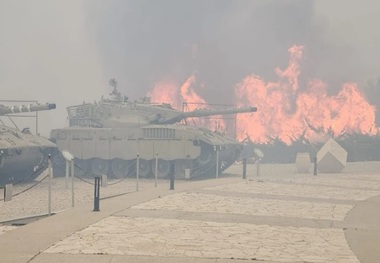 گسترش آتش سوزی  هولناک در سرزمینهای اشغالی/ تخلیه 10 هزار نفر/ دست رد یونان به سینه اسرائیل/ آتش به تل آویو نزدیک شد/  بزرگترین آتش سوزی تاریخ رژیم اسرائیل/ همزمانی  آتش سوزی با سالروز نکبت+تصاویر