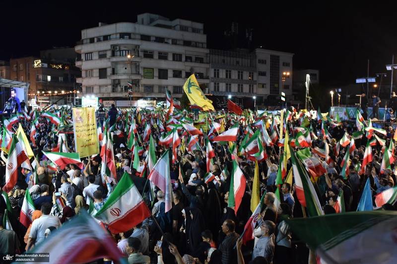 هفتادمین اجتماع پر شور مردم در میدان انقلاب
