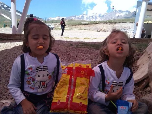 خوردن پفک به سلامت انسان آسیب‌ می رساند