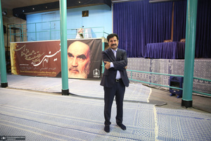 بازدید عبدالکریم حسین‌زاده، معاون امور توسعه روستایی و مناطق محروم کشور  از بیت امام خمینی (س) در جماران