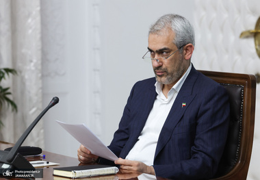 وزیر اقتصاد: ارز ترجیحی حذف نمی شود/ پرداخت وام قرض‌الحسنه به ۵ دهک اول؛ ۱۰ میلیارد دلار بین مردم توزیع می‌شود/ آزادسازی سهام عدالت بدون شوک به بازار؛ واریز سود در روزهای آینده/ در شرایط رکودی، از اصناف مالیات مضاعف نمی‌گیریم