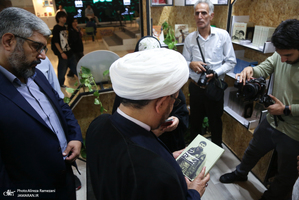 حضور حجت الاسلام و المسلمین علی کمساری در سی و ششمین نمایشگاه کتاب تهران