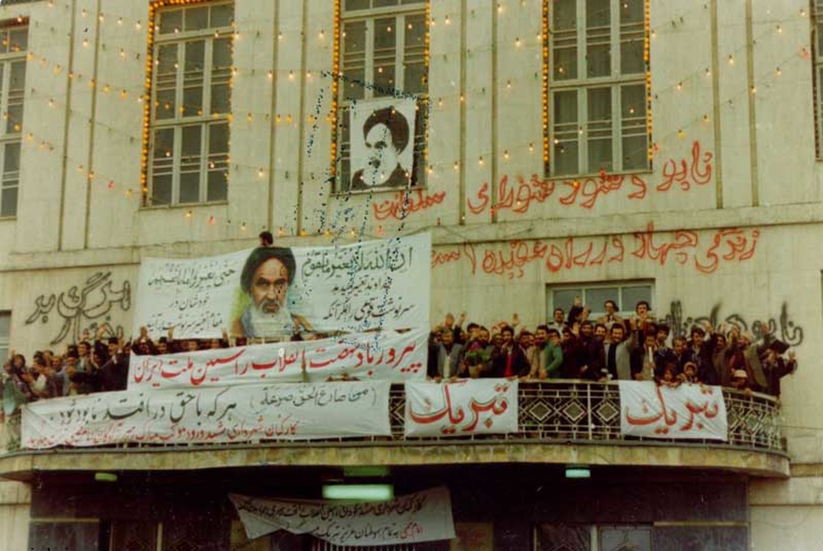 همراه با امام خمینی، ساعت‌هایی پس از پیروزی انقلاب اسلامی