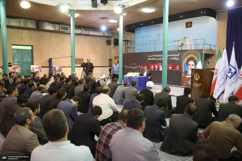 تجدید عهد با آرمان‌های امام خمینی(ره) و بزرگداشت شهدای خدمت در حسینیه جماران