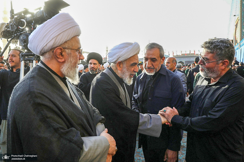 اقامه نماز بر پیکرهای مطهر رهبر شهید و خانواده ایشان به امامت آیت‌الله العظمی جوادی آملی