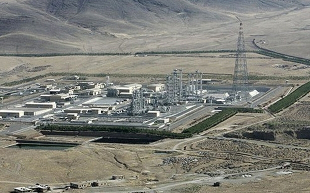 حمله رژیم صهیونیستی به تأسیسات هسته ای خنداب/ فقط ۲ پرتابه به اطراف محدوده تأسیسات اصابت کرد