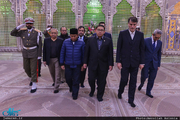 ادای احترام رئیس مجلس اندونزی به مقام شامخ حضرت امام خمینی(س) 
