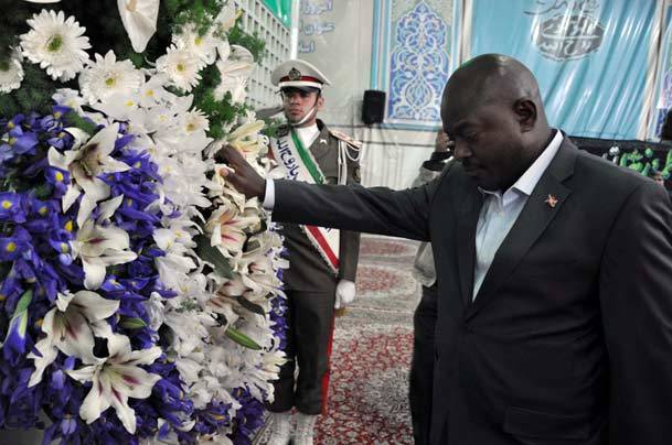 رئیس جمهوری بروندی به امام راحل ادای احترام کرد