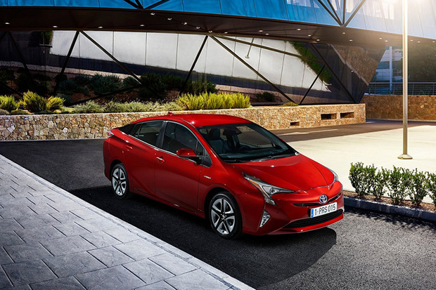 آشنایی با تویوتا پریوس و شرایط فروش و قیمت آن در ایران + تصویر