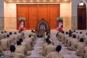 محفل انس با قرآن پرسنل وظیفه مرکز آموزش شهید اسدی دژبان کل ارتش در حرم امام خمینی (س)