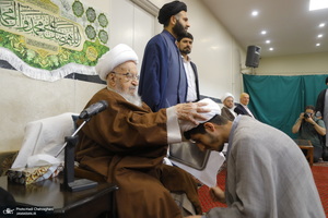 عمامه گذاری طلاب در روز میلاد پیامبر اکرم (ص) و امام صادق (ع) توسط مراجع تقلید