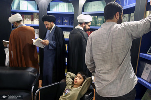 غرفه موسسه تنظیم و نشر آثار امام خمینی (س) در سی و پنجمین نمایشگاه کتاب تهران- 3